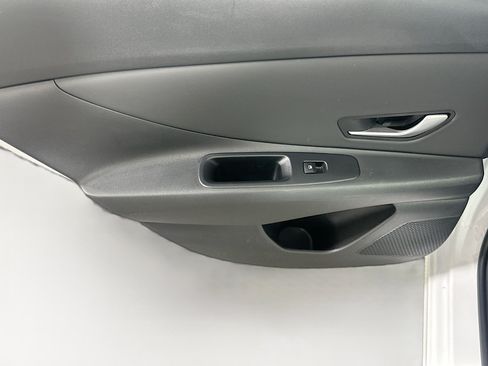 Used 2025 Hyundai Elantra SEL FWD image 25