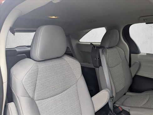 Used 2024 Toyota Sienna LE FWD image 16