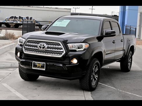 Used 2016 Toyota Tacoma TRD Sport image 1