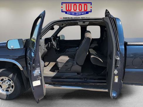 Used 2005 Chevrolet Silverado 2500 LS image 18