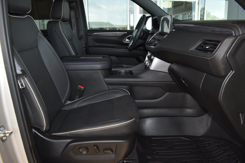 Used 2023 GMC Yukon XL SLT w/ SLT Premium Package RWD image 5
