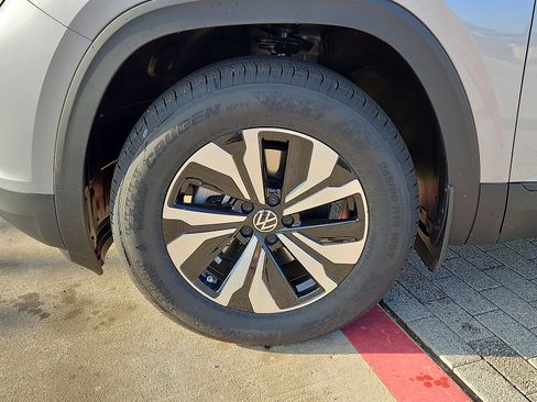 New 2026 Volkswagen Atlas SE image 5