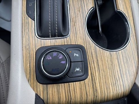 Used 2018 GMC Acadia Denali w/ Technology Package image 25