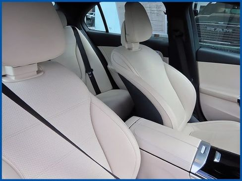 Used 2024 Mercedes-Benz C 300 Sedan image 9