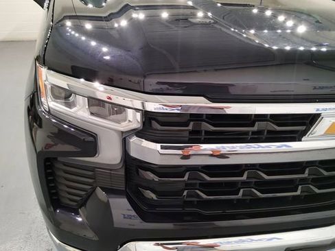 Used 2023 Chevrolet Silverado 1500 LT AWD/4WD image 7