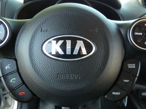 Used 2018 Kia Soul image 58