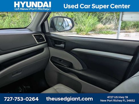 Used 2019 Toyota Highlander XLE AWD/4WD image 21
