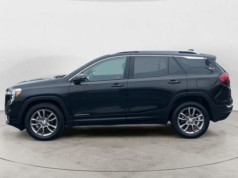 Used 2024 GMC Terrain SLT image 2