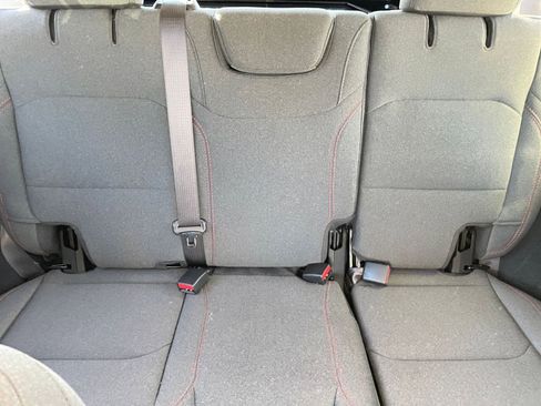 Used 2025 Jeep Wrangler Unlimited Rubicon image 38