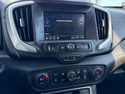 Used 2023 GMC Terrain SLE w/ Driver Convenience Package image 19