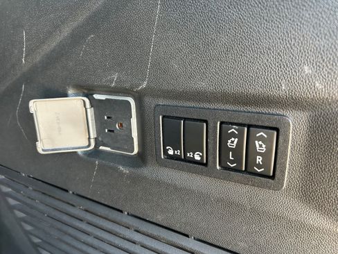 Used 2021 Chevrolet Tahoe High Country w/ Premium Package image 12