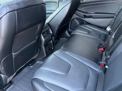 Used 2018 Ford Edge Titanium w/ Equipment Group 302A AWD/4WD image 11