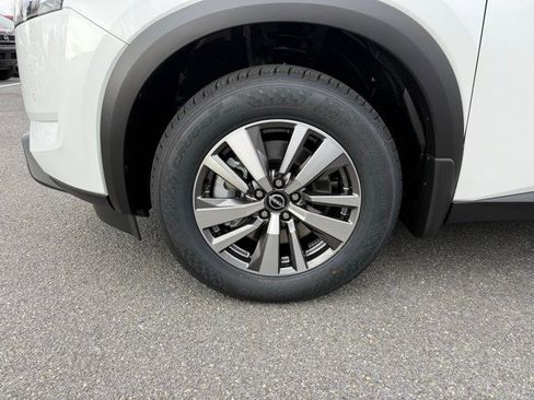 New 2025 Nissan Pathfinder SL w/ Black Appearance Package image 9