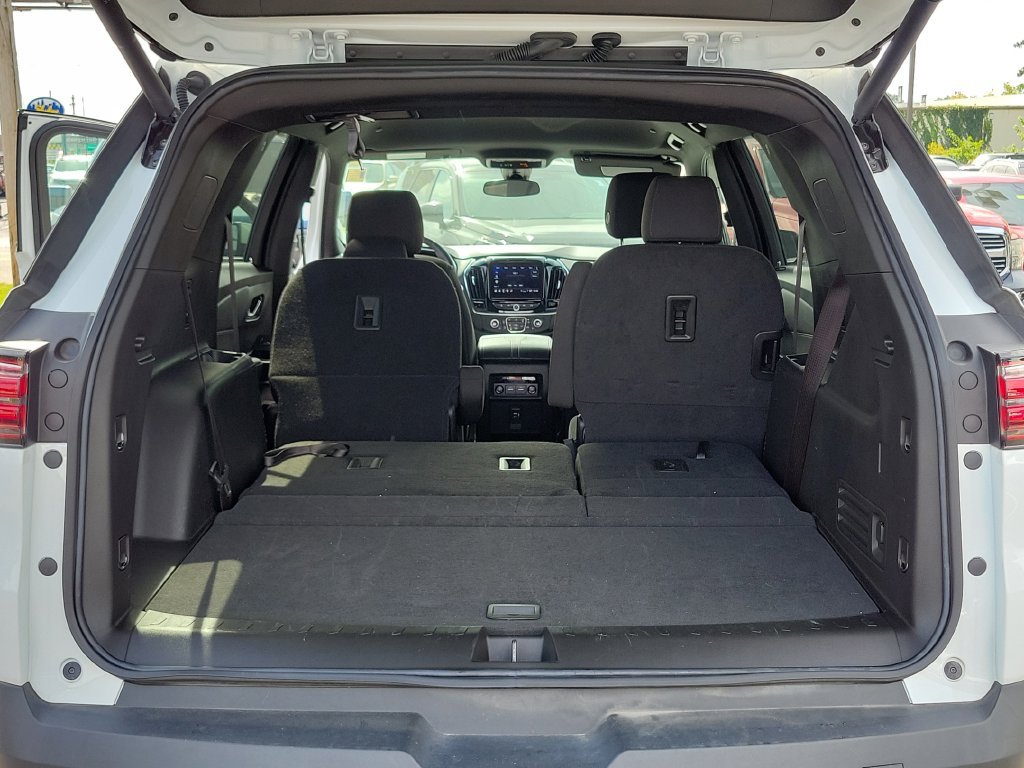 Used 2023 Chevrolet Traverse LT FWD image 12