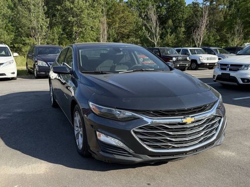 Used 2020 Chevrolet Malibu LT FWD image 1