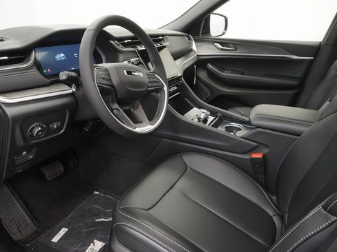 New 2025 Jeep Grand Cherokee Limited w/ Black Appearance Package image 16