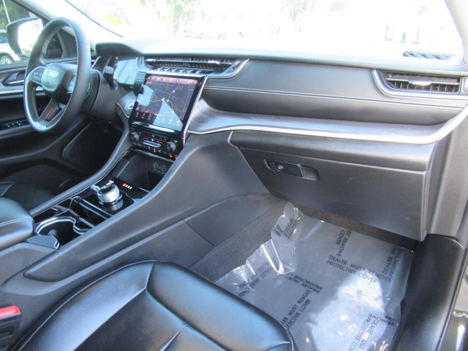 Used 2023 Jeep Grand Cherokee Limited AWD/4WD image 11