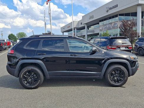 Used 2019 Jeep Cherokee Trailhawk AWD/4WD image 32