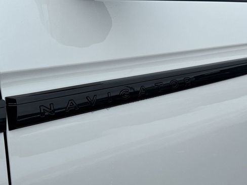New 2026 Lincoln Navigator Reserve w/ Jet Appearance Package AWD/4WD image 27