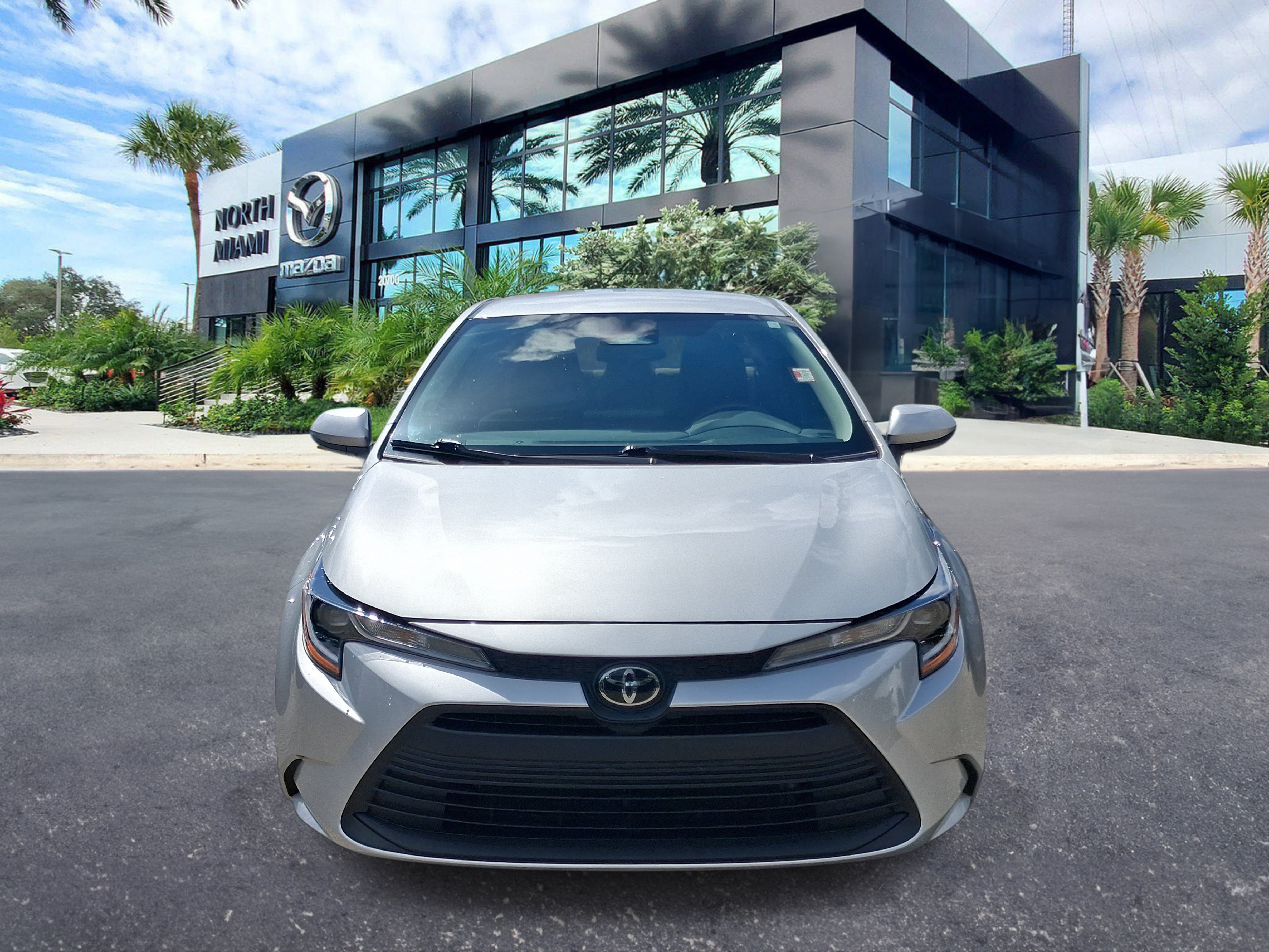 Used 2025 Toyota Corolla LE FWD image 2