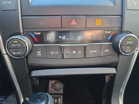 Used 2016 Toyota Camry LE image 29