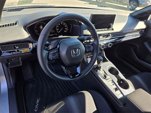 Used 2025 Honda Civic Sport image 9