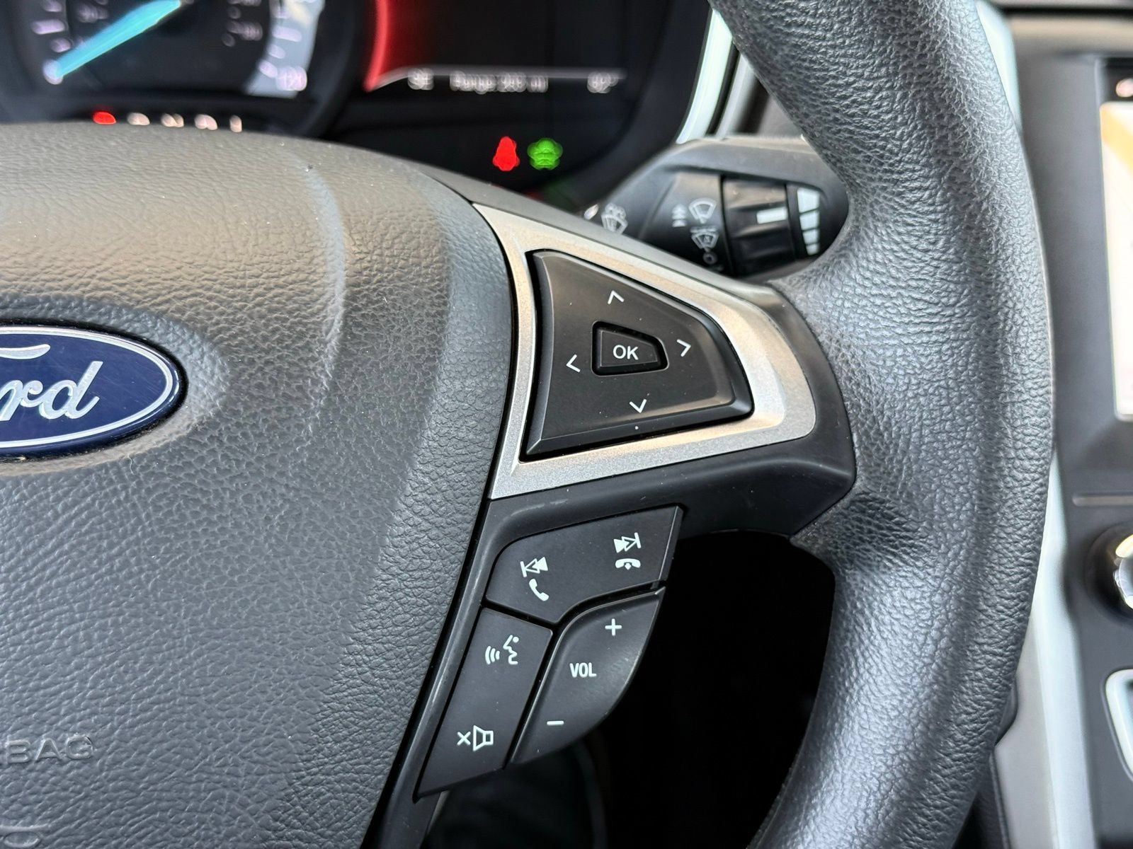 Used 2019 Ford Fusion SE FWD image 31