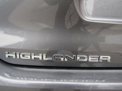 Used 2024 Toyota Highlander LE image 14