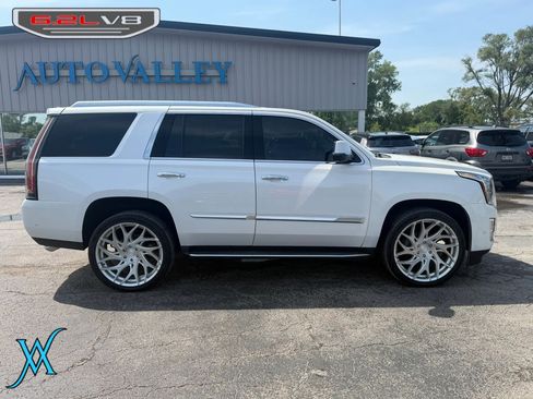Used 2019 Cadillac Escalade Luxury AWD/4WD image 8