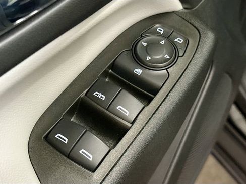 Used 2023 Chevrolet Equinox LS FWD image 18