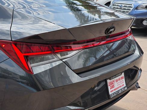 Used 2021 Hyundai Elantra Limited w/ Cargo Package FWD image 10