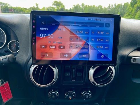 Used 2016 Jeep Wrangler Unlimited Rubicon w/ Dual Top Group AWD/4WD image 11