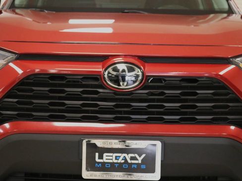 Used 2021 Toyota RAV4 LE image 98