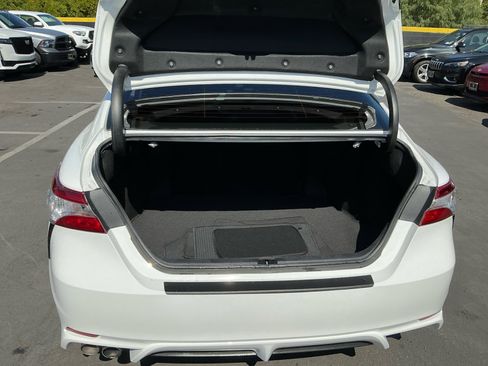 Used 2020 Toyota Camry SE FWD image 16