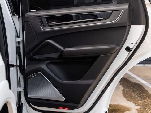 Certified 2025 Porsche Cayenne GTS AWD/4WD image 41
