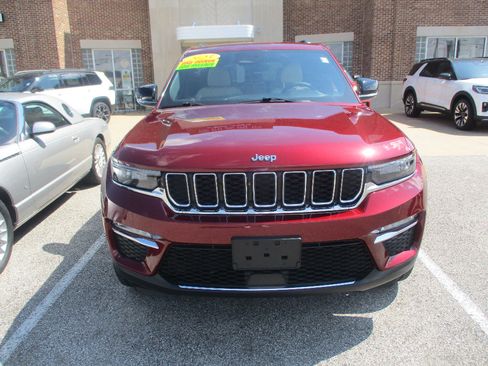 Used 2023 Jeep Grand Cherokee Limited AWD/4WD image 2
