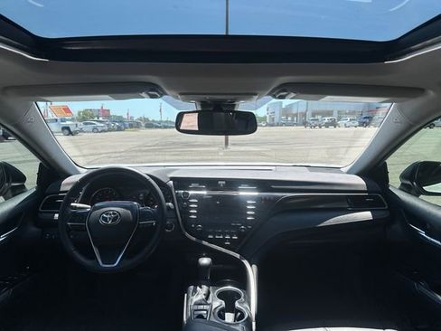 Used 2020 Toyota Camry XSE FWD image 10