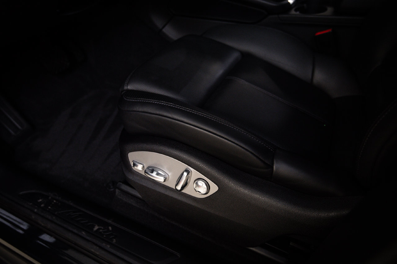 Certified 2026 Porsche Macan AWD/4WD image 14