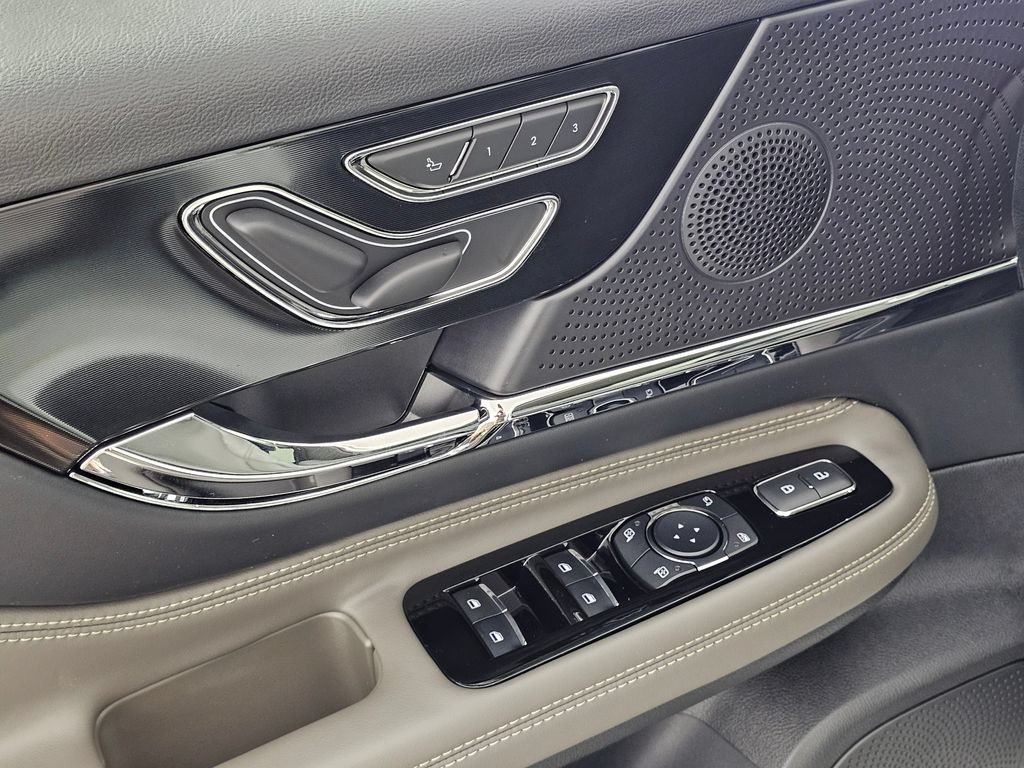 New 2025 Lincoln Corsair Grand Touring w/ Jet Appearance Package AWD/4WD image 26
