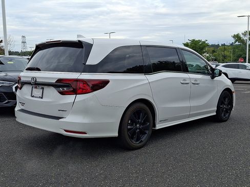 Used 2024 Honda Odyssey Sport image 6
