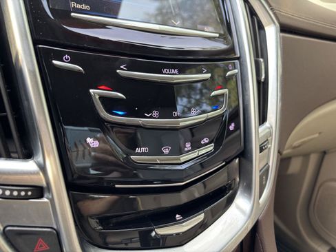 Used 2015 Cadillac SRX Luxury w/ Driver Awareness Package AWD/4WD image 24