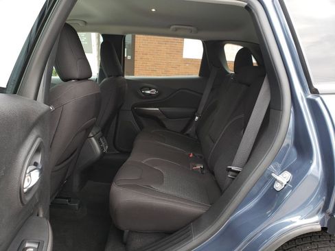 Used 2020 Jeep Cherokee Latitude w/ Cold Weather Group image 10