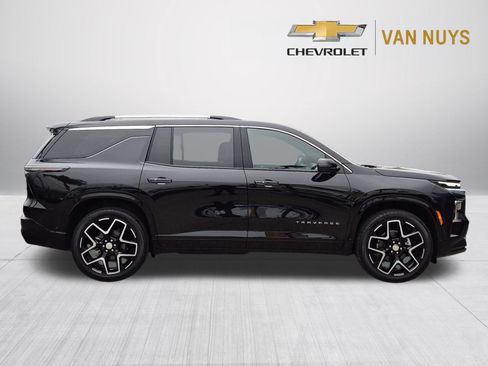 Used 2025 Chevrolet Traverse High Country w/ LPO, Floor Liner Package AWD/4WD image 4