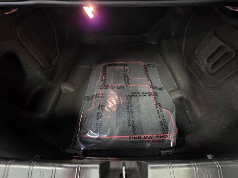 Used 2021 Chevrolet Camaro ZL1 RWD image 39
