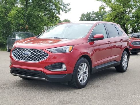 Certified 2023 Ford Edge SEL w/ Convenience Package AWD/4WD image 2