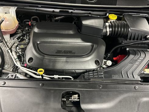 Used 2023 Chrysler Pacifica Limited FWD image 27