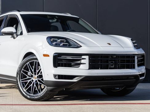Certified 2026 Porsche Cayenne AWD/4WD image 9