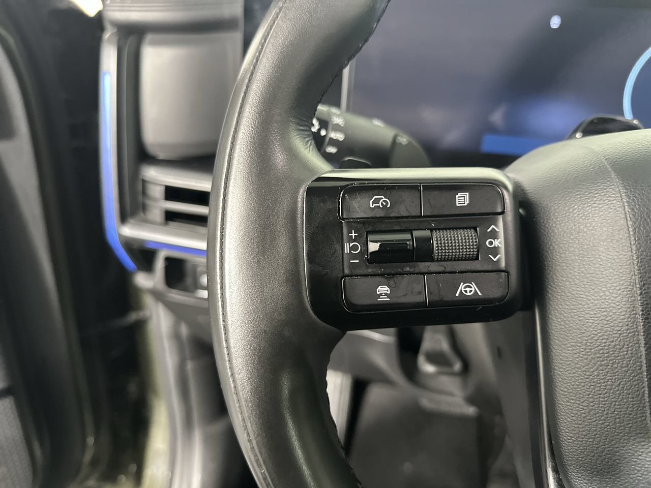 Used 2024 Hyundai Santa Fe Calligraphy AWD/4WD image 6