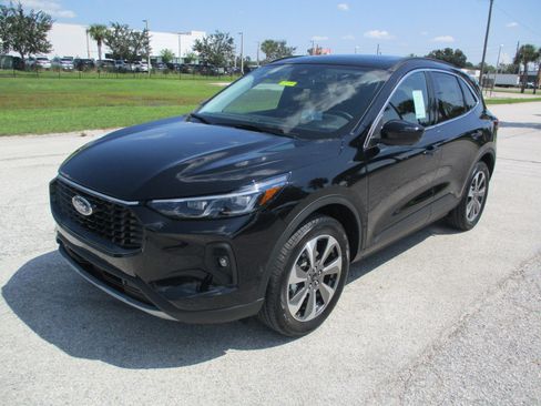 New 2024 Ford Escape Platinum w/ Premium Technology Package image 3