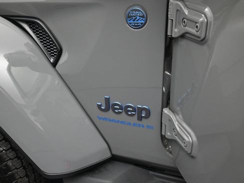 Used 2023 Jeep Wrangler Unlimited Sahara image 10